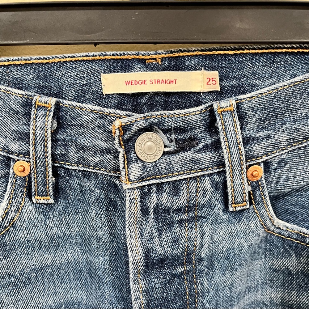 Levi's Wedgie Straight High Rise Jeans size25 EUC raw hem distressed blue denim - Picture 3 of 9